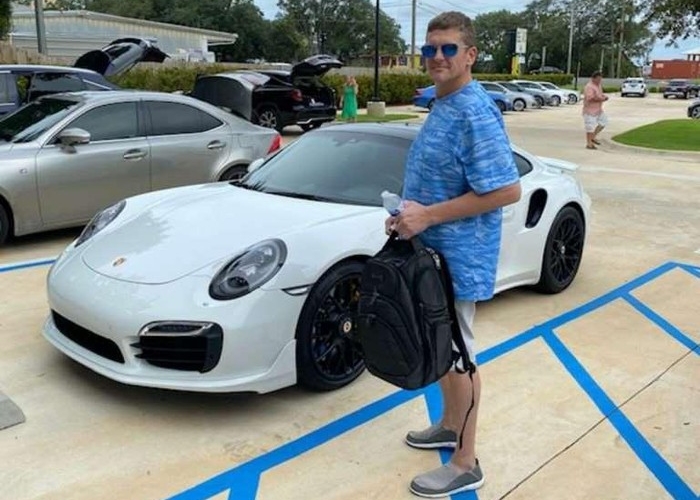 'Mảnh giấy vứt đi' giúp người đàn ông mua được cả Porsche 911
